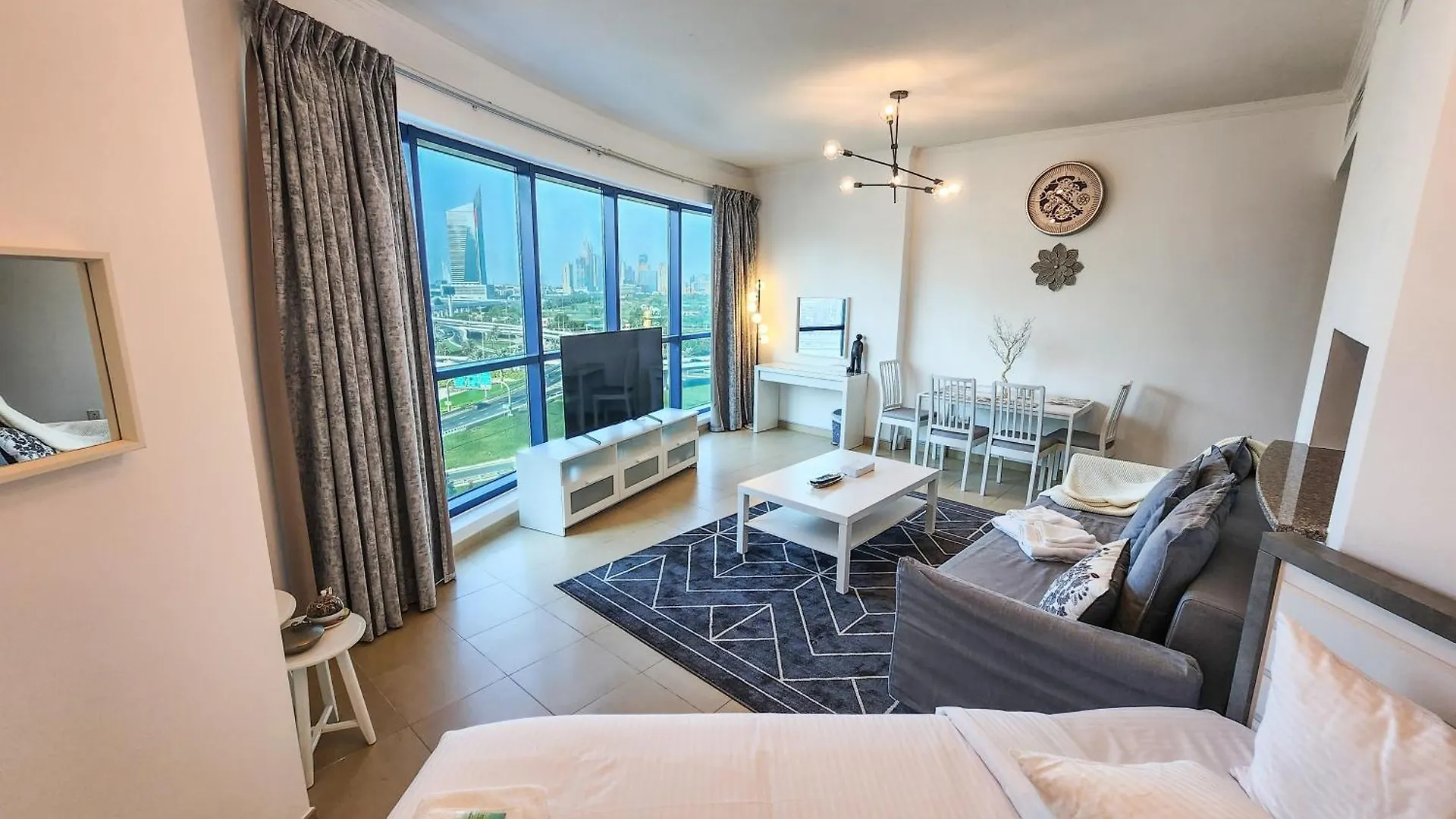 Appartement Bright & Valuable, Close To Metro Station Dubai
